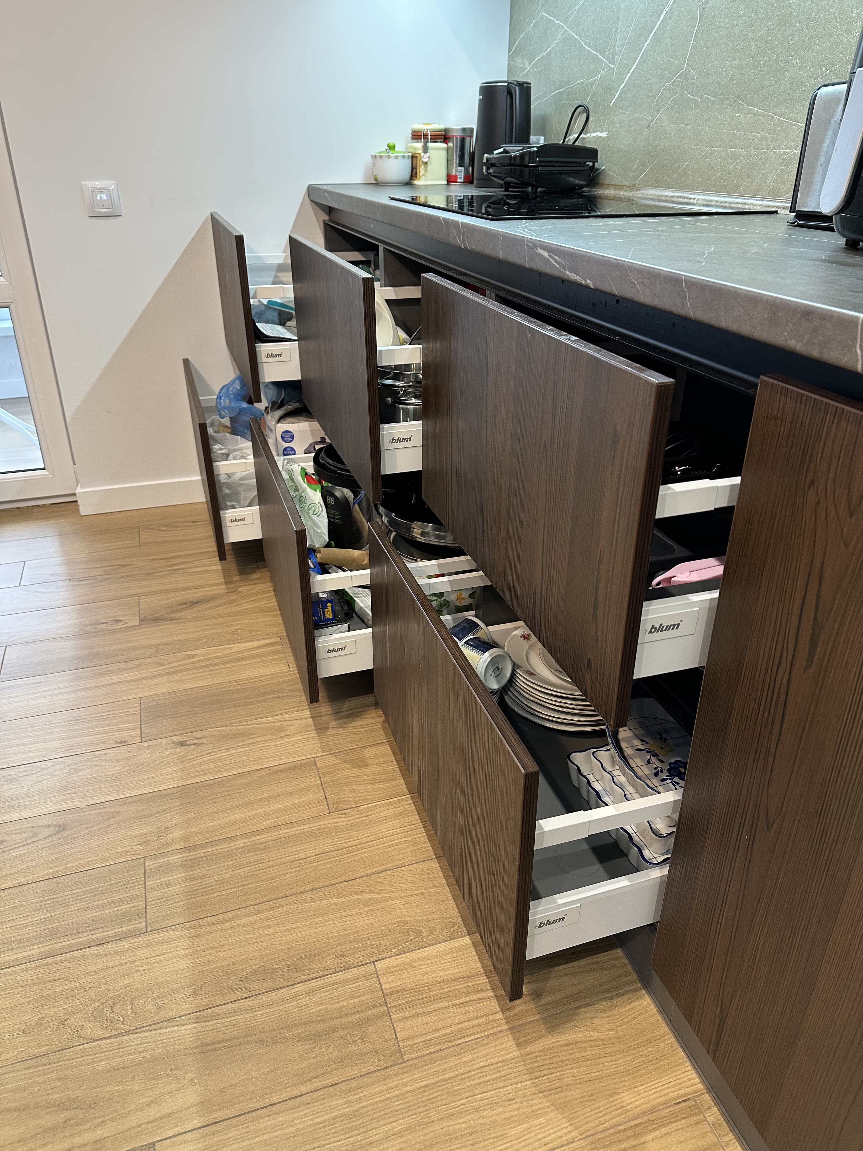 Кухня з шухлядами в ряд 6шт Блюм Blum
