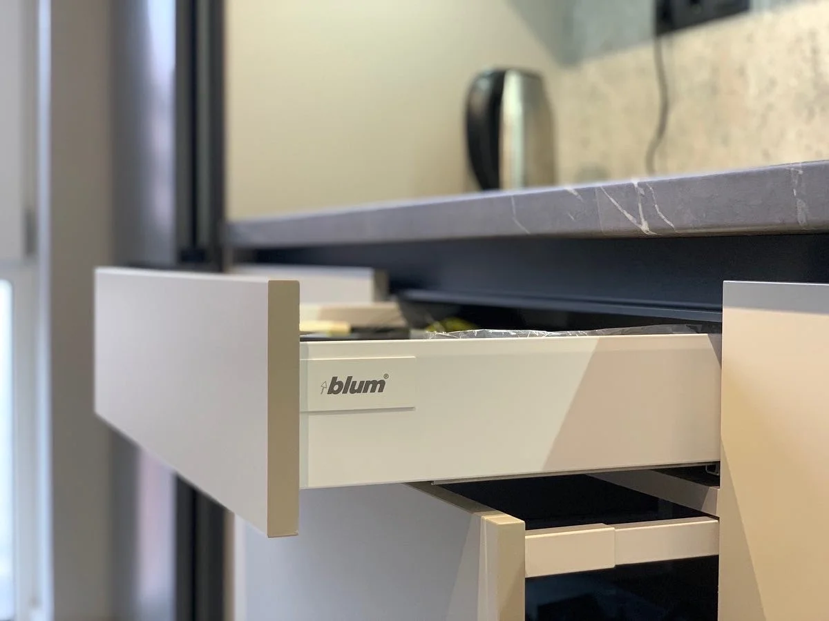 Кухня з фурнітурою Blum