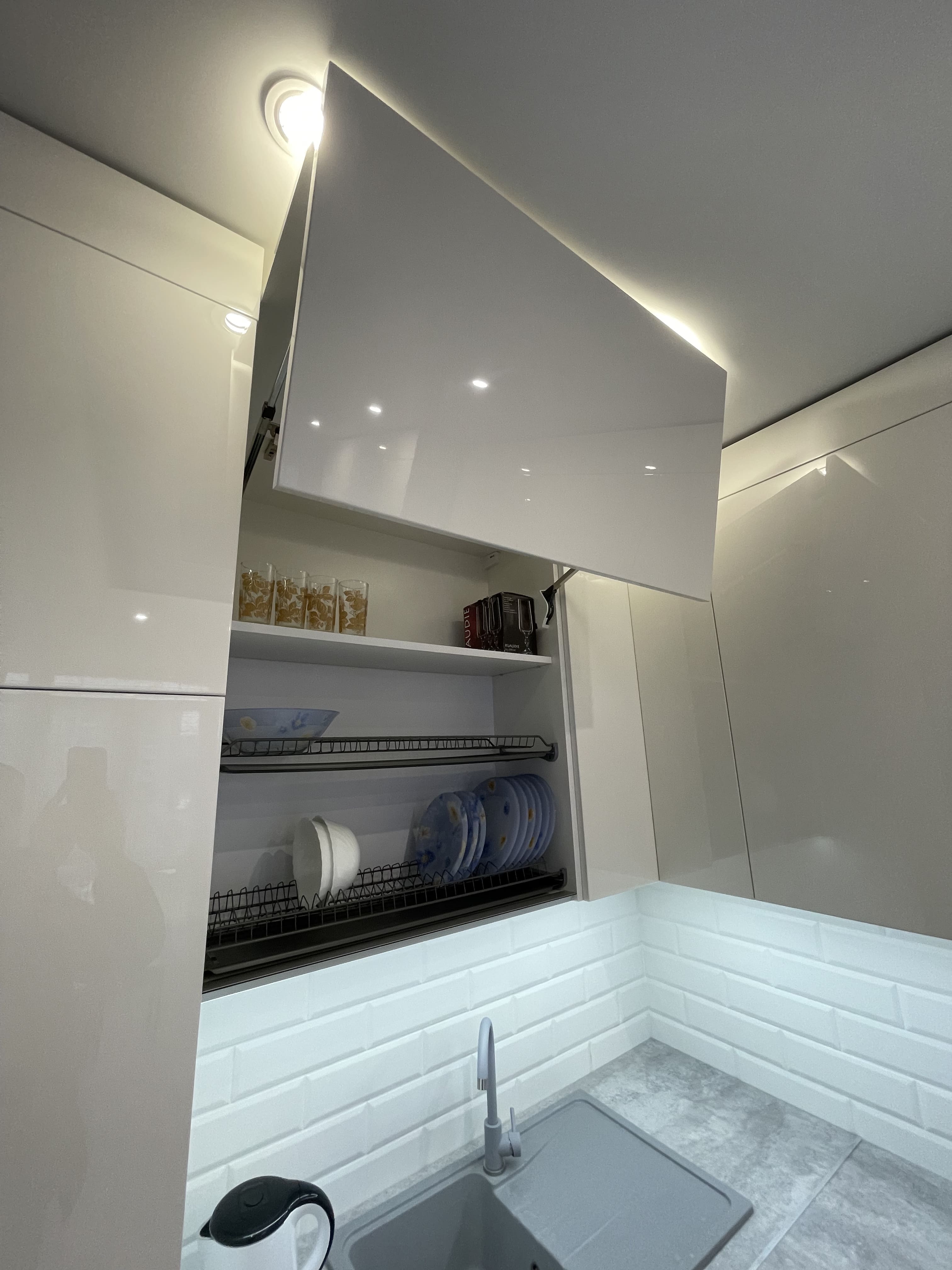 Aventos Hf+ сушка під посуд